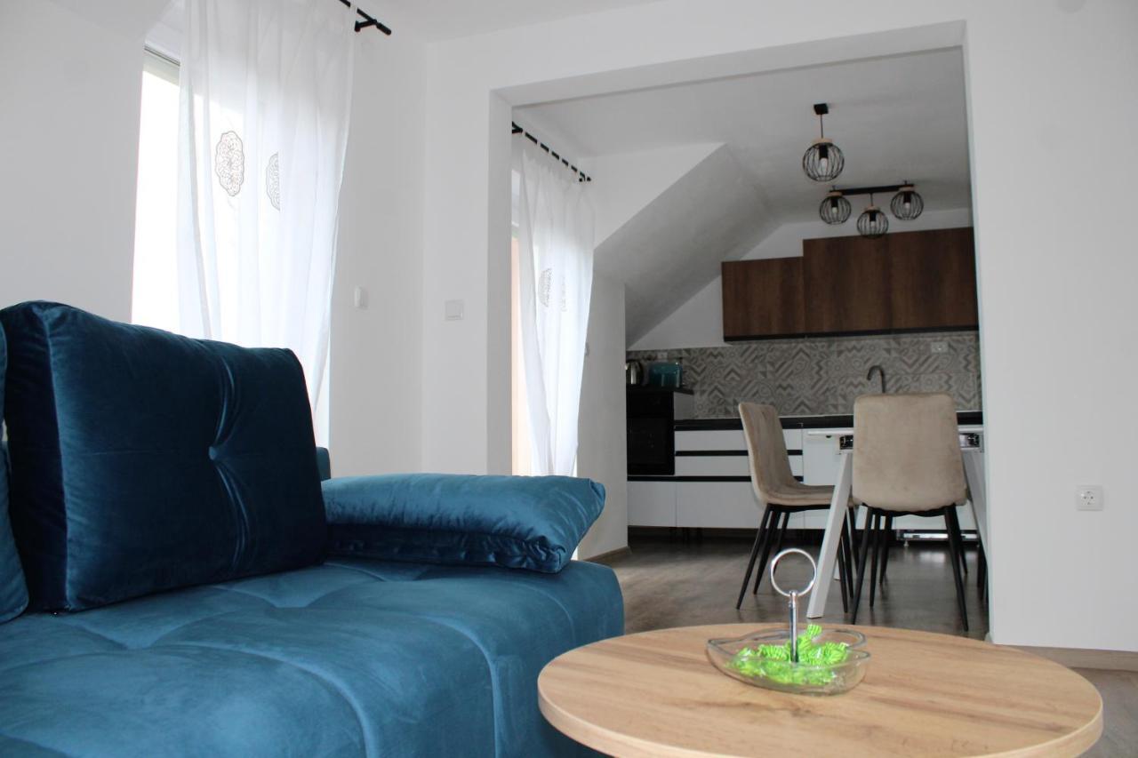 Apartman Swans Daire Otočac Dış mekan fotoğraf