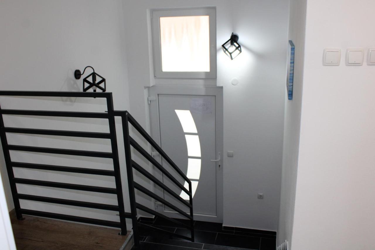 Apartman Swans Daire Otočac Dış mekan fotoğraf