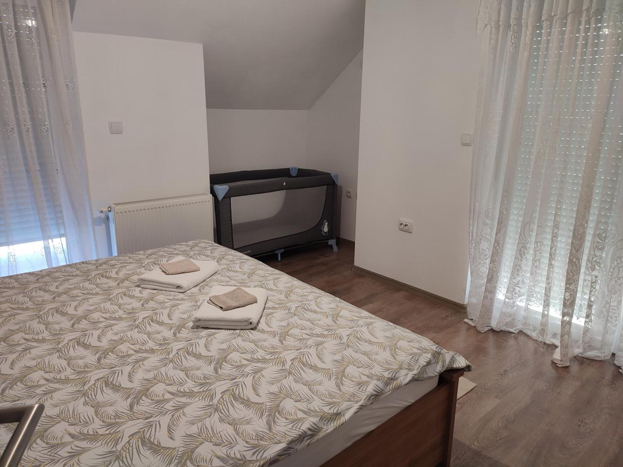 Apartman Swans Daire Otočac Dış mekan fotoğraf