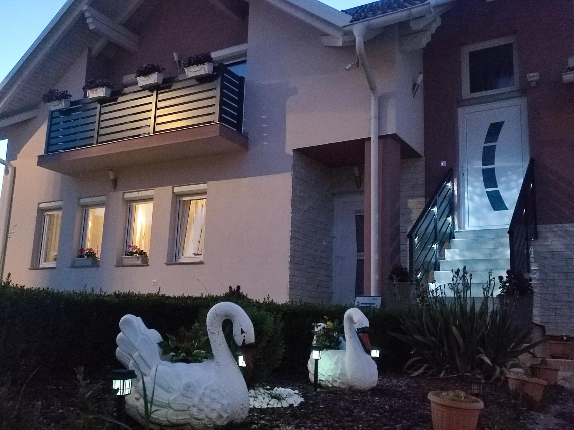 Apartman Swans Daire Otočac Dış mekan fotoğraf